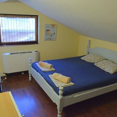 Hostel Bed N Beer Belgrado Esterno foto