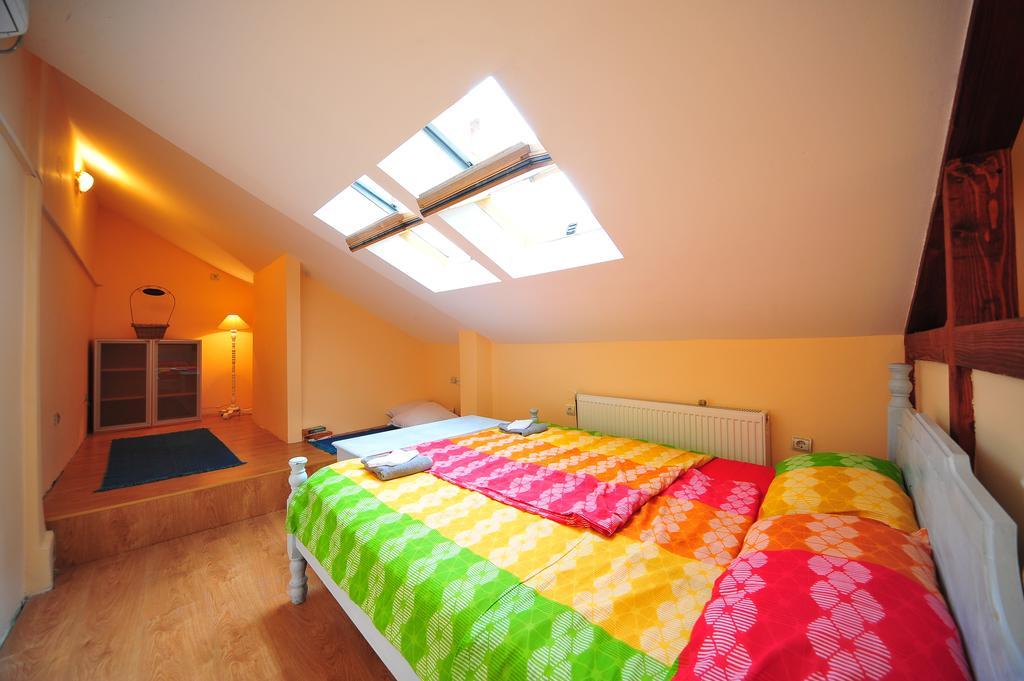 Hostel Bed N Beer Belgrado Esterno foto