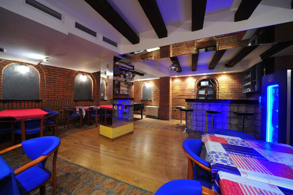 Hostel Bed N Beer Belgrado Esterno foto