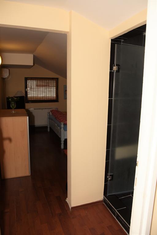 Hostel Bed N Beer Belgrado Esterno foto