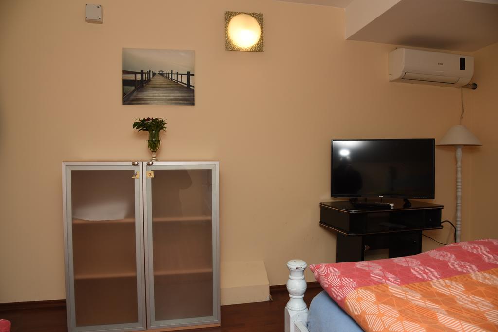 Hostel Bed N Beer Belgrado Esterno foto