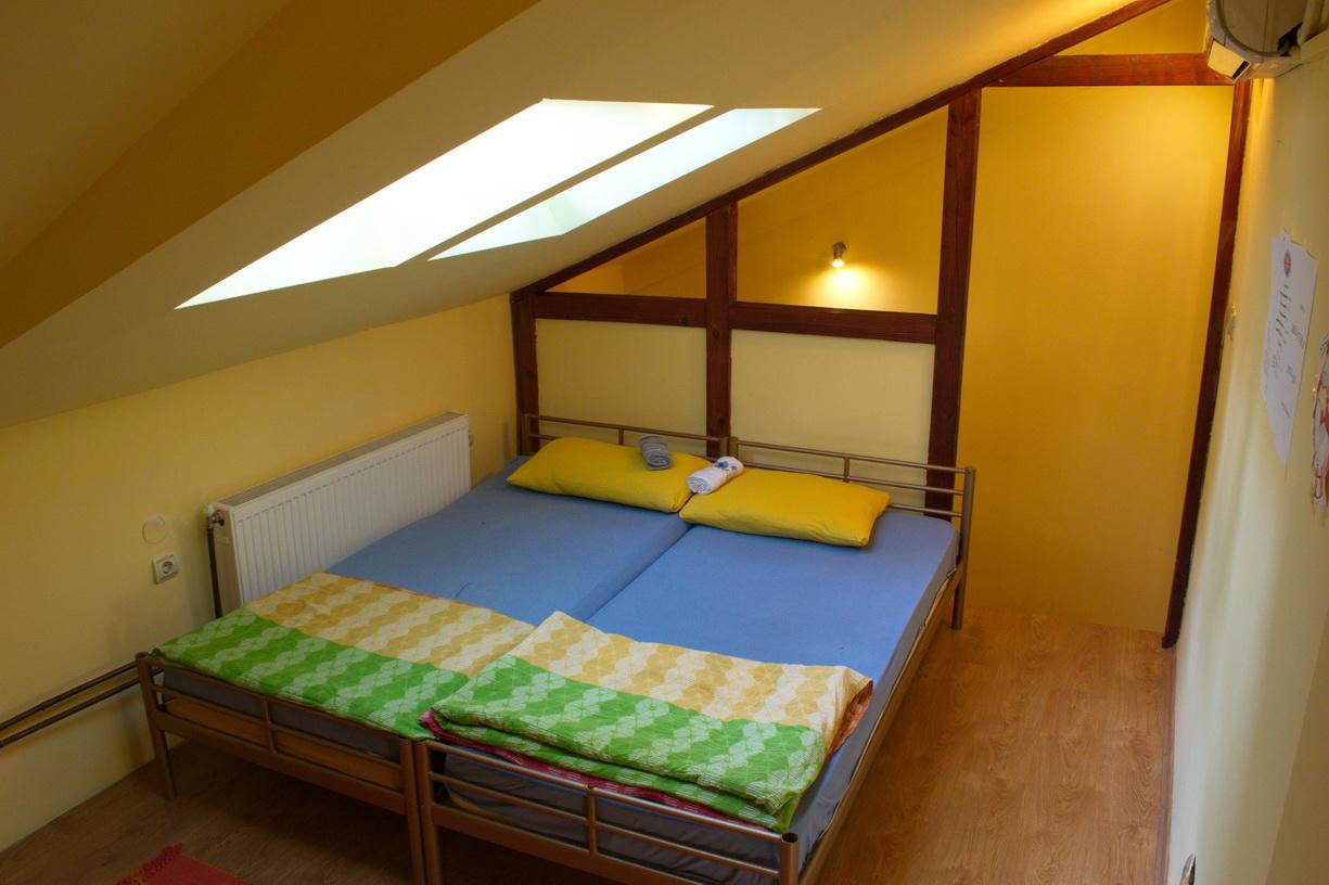 Hostel Bed N Beer Belgrado Esterno foto
