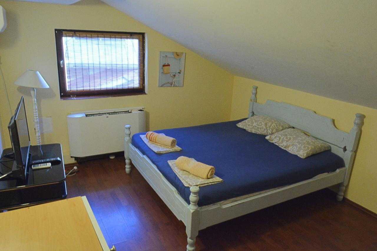 Hostel Bed N Beer Belgrado Esterno foto