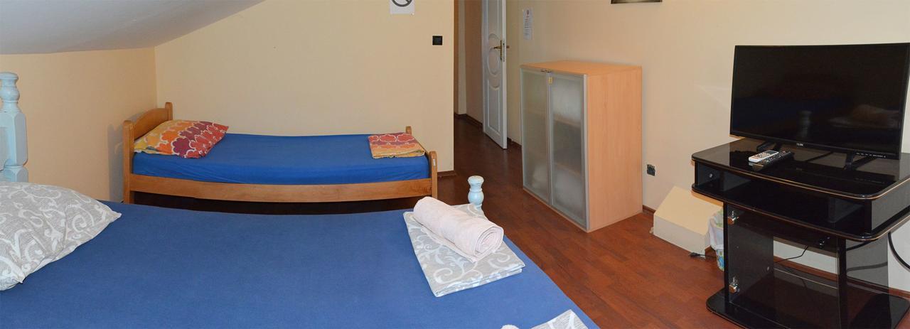 Hostel Bed N Beer Belgrado Esterno foto