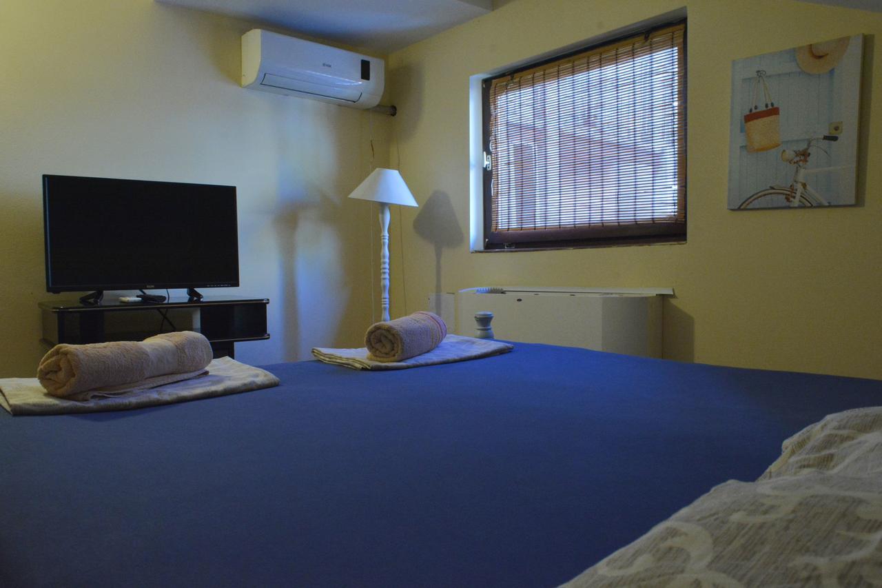 Hostel Bed N Beer Belgrado Esterno foto